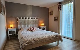 Chambre D Hotes Independante Dans Village Medieval